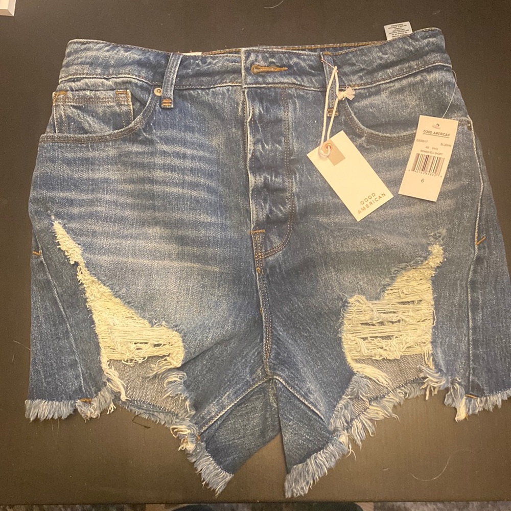 Good American bombshell shorts size 6/28